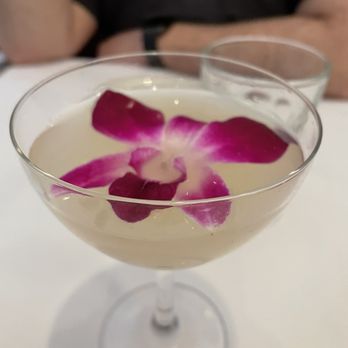 Harry & Izzy's - Wallflower drink - Steakhouses Near Me - Indianapolis, Indiana