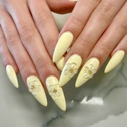 Elegance Nails & Spa - 3D flowers