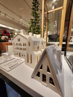 Crate & Barrel by null