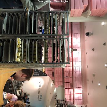 Georgetown Cupcake - Cupcakes Near Me - Washington, DC, District of Columbia