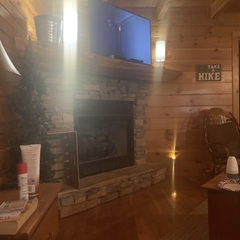 Jackson Mountain Rentals - Cabin un'fir'gettable - Vacation Rentals Near Me - Gatlinburg, Tennessee