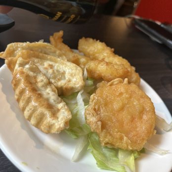 Kimura Sushi - 002. Gyoza(6 pc) 059. Sweet Potato Tempura Roll - Sushi Bars Near Me - Chicago, Illinois