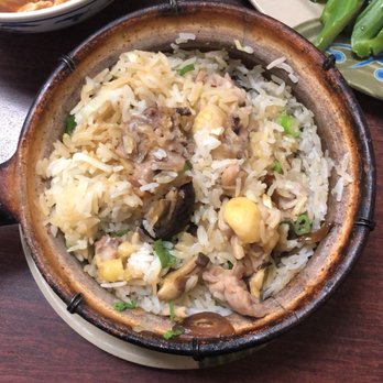 Clay Pot Cafe - Chicken and mushroom clay pot - Cantonese Near Me - Boston, Massachusetts