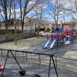 Louis Pasteur Park - Playground