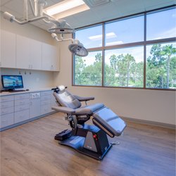 Lake Forest Oral Surgery - Treatment Room (Oral Surgery/Dentistry/Dental Implants/ Wisdom Teeth/ IV Sedation)