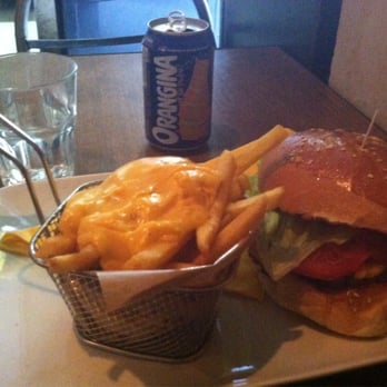 Mamie Burger - Their classic with fondue cheese fries - American Near Me - Paris, 75
