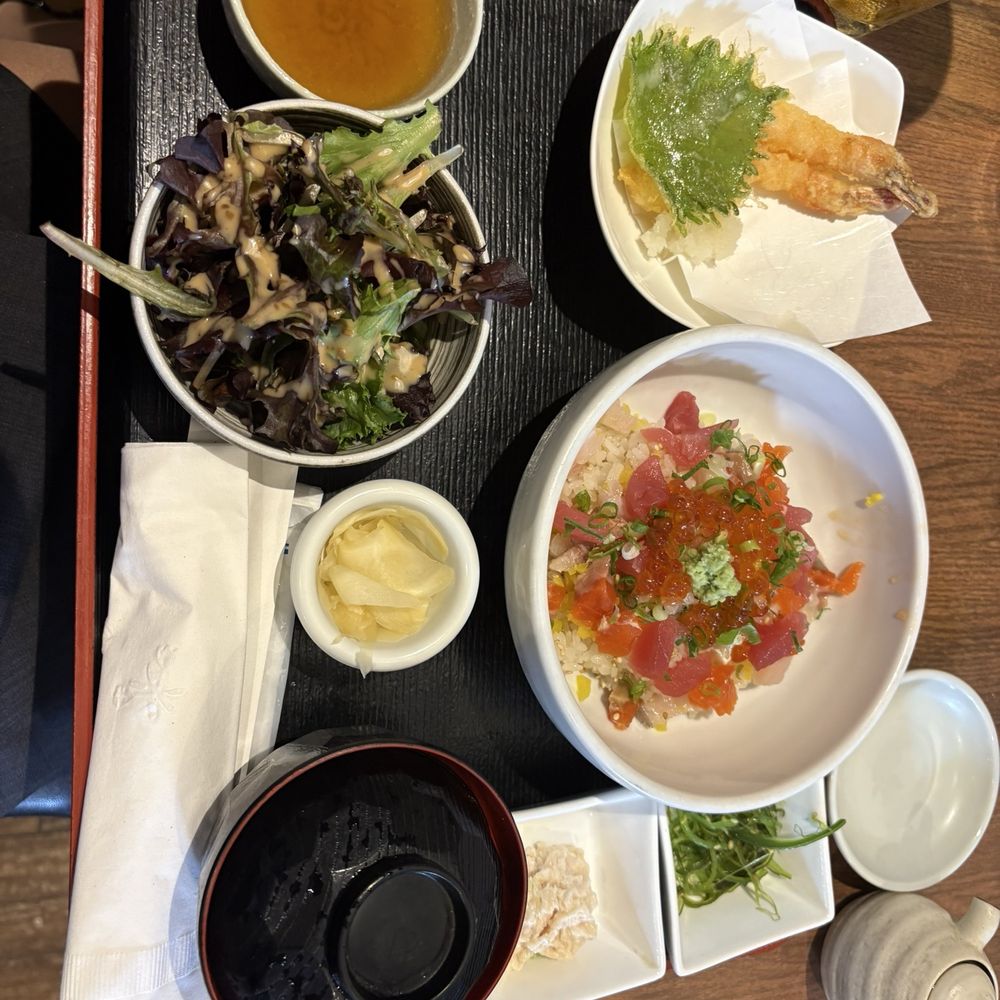 Chirashi and tempura lunch teishoku set Chirashi and tempura lunch teishoku set
