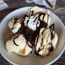 Brownie sundae