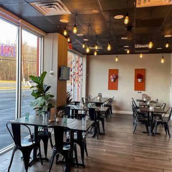 Thai Corner Bistro - seating - Thai Near Me - Wayne, New Jersey
