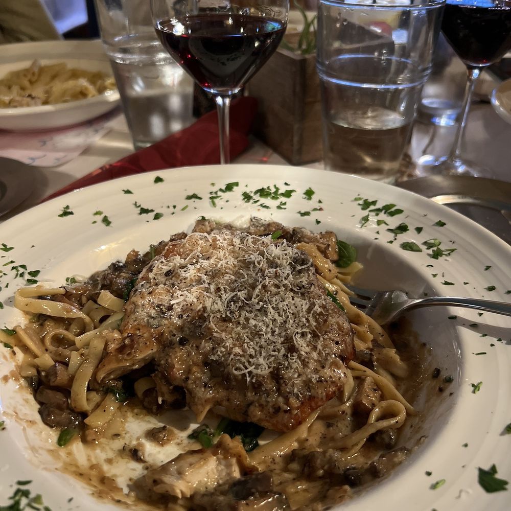 Cafe Della Via - Chicken Marsala over fettuccine noodles - Italian Near Me - Cayucos, California Cafe Della Via - Chicken Marsala over fettuccine noodles - Italian Near Me - Cayucos, California