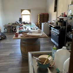 Chateau Le Gari - Another photo of the dirty commercial kitchen