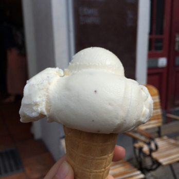 Eismanufaktur Berlin - Weiße Schokolade mit weißem Pfeffer ;-) - Ice Cream & Frozen Yogurt Near Me - Berlin, BE