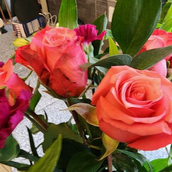 Miracle Flowers - Roses look horrible - Florists Near Me - Folsom, California Miracle Flowers - Roses look horrible - Florists Near Me - Folsom, California