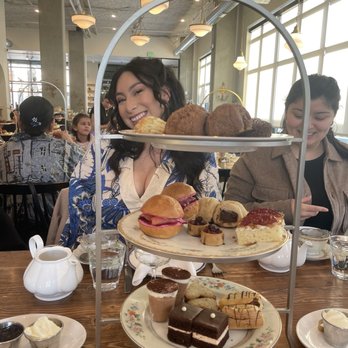 The Lynhall - Delicious treats with friends! - Breakfast & Brunch Near Me - Edina, Minnesota The Lynhall - Delicious treats with friends! - Breakfast & Brunch Near Me - Edina, Minnesota