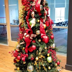 Paul Sawyier Public Library - Holiday Decor