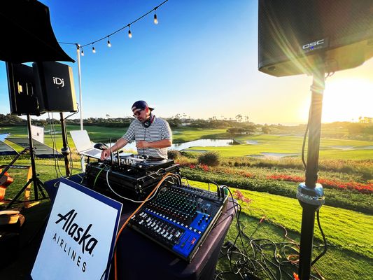 iDj Corporate Events - At iDj, We are here to meet all of your music needs for your company event. We offer DJ's, sound systems for up to 1000 guests, a variety of lighting features, bilingual interactive MC's, karaoke services and more...
