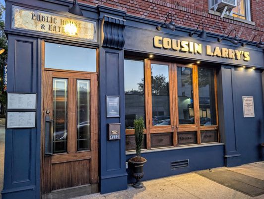 Cousin Larry's by null