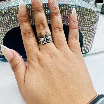 Laque Nail Bar - design - Nail Salons Near Me - North Hollywood, California