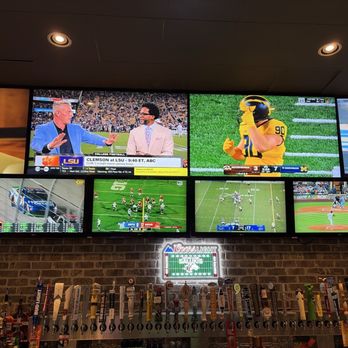 Buffalo Wild Wings - Bar TVs & Beer Taps - Sports Bars Near Me - Carbondale, Illinois Buffalo Wild Wings - Bar TVs & Beer Taps - Sports Bars Near Me - Carbondale, Illinois