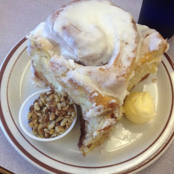 Bette's Place - Giant Cinnamon Roll - soooo good!!! - Breakfast & Brunch Near Me - Hood River, Oregon
