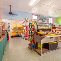 D&E fuel good stop - New and Bright! Food all on Left, Deals for Locals