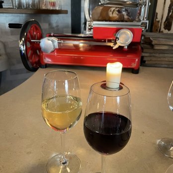 Dedalus Wine - Indoor bar - Beer, Wine & Spirits Near Me - Burlington, Vermont