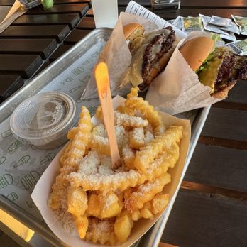 Shake Shack Winter Park - Burgers Near Me - Winter Park, Florida Shake Shack Winter Park - Burgers Near Me - Winter Park, Florida