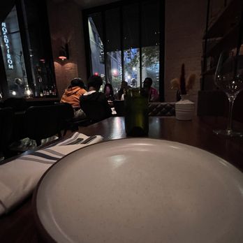 Yardbird Table & Bar - Table setting - New American Near Me - Chicago, Illinois
