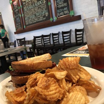 Metro Diner - BLT and home made chips - American Near Me - Bradenton, Florida