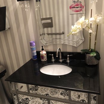 Beauty Utopia - Bathroom. - Skin Care Near Me - Los Angeles, California