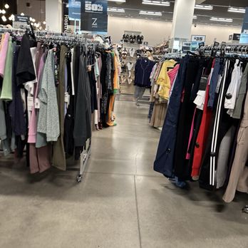 Nordstrom Rack - Clean ample space - Women's Clothing Near Me - North Hollywood, California