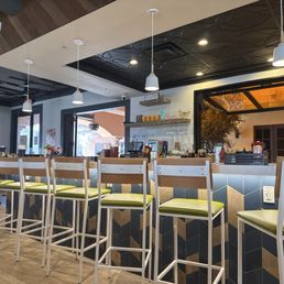 Bar area clean and top notch Bar area clean and top notch