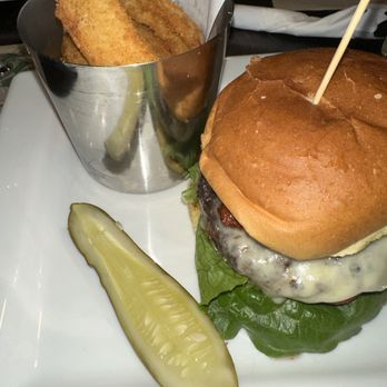 Hennessey's Grill - Dublin Burger - Juice Bars & Smoothies Near Me - Seal Beach, California