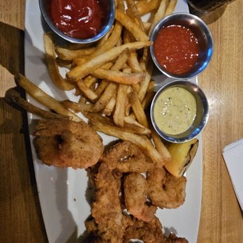 Twin Peaks - Chicken and shrimp with fries - Sports Bars Near Me - St. Louis, Missouri Twin Peaks - Chicken and shrimp with fries - Sports Bars Near Me - St. Louis, Missouri