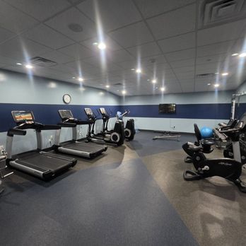 Four Points by Sheraton Virginia Beach Oceanfront - Gym 1 - Hotels Near Me - Virginia Beach, Virginia