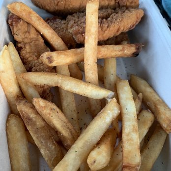 Kettlestrings Tavern - KID'S CHICKEN TENDERS. Thumbs up from 8 year old. - Bars Near Me - Oak Park, Illinois