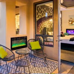 Vacanza Stays Vacation Rentals - Hollywood house