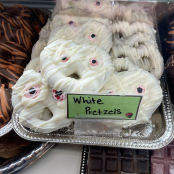 Pat and Toni's Sweet Things - Animated pretzels - Ice Cream & Frozen Yogurt Near Me - Deland, Florida