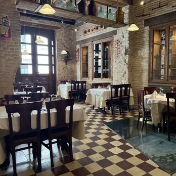 Casa del Tesorero - Italian Near Me - Seville, SE