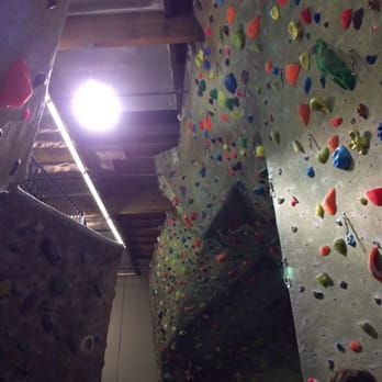 Hangar 18 - South Bay - Climbing Near Me - Hawthorne, California