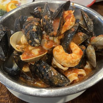 Popei's Clam Bar - Linguine with the works. Includes mussels, clams, shrimp, calamari, scungilli and scallops - Seafood Near Me - Bethpage, New York