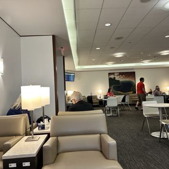 United Club - Sitting area - Airport Lounges Near Me - Dulles, Virginia United Club - Sitting area - Airport Lounges Near Me - Dulles, Virginia