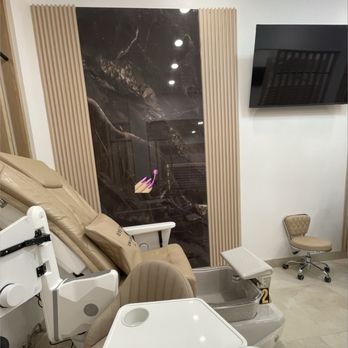 Valentino Nail Bar - Pedicure area - Nail Salons Near Me - Fresno, California Valentino Nail Bar - Pedicure area - Nail Salons Near Me - Fresno, California