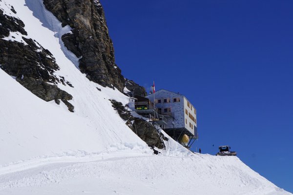Mönchsjochhütte by null