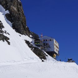Berghütte Mönchsjochhütte - Approaching the restaurant!