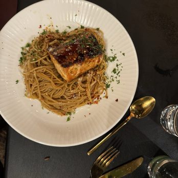 Fraîche - Garlic Noodles with salmon. The garlic noodles were one of the stars of the evening for us, we enjoyed them. - French Near Me - Washington, DC, District of Columbia
