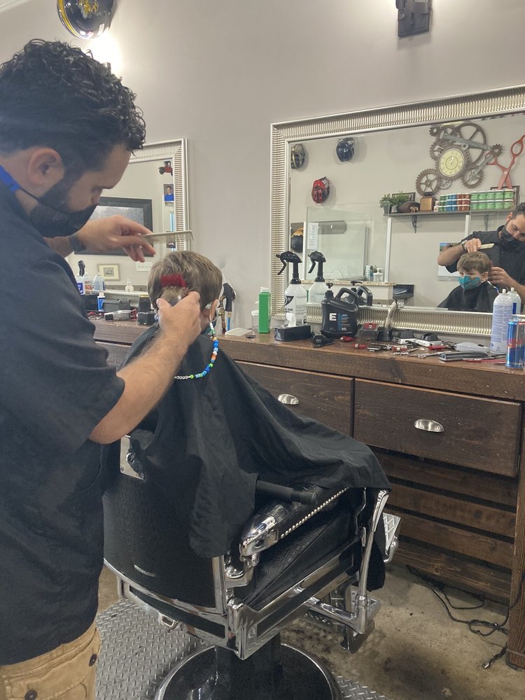 CARRANO’S BARBER SHOPPE 10 Photos & 24 Reviews Barbers 3000