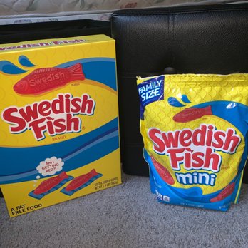 IT'SUGAR - The box from It' Sugar (on left) and the bag that came inside (on right) - Candy Stores Near Me - Atlantic City, New Jersey