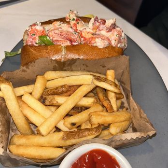 Atlantic Fish - Maine Lobster Roll Sandwich - Seafood Near Me - Boston, Massachusetts Atlantic Fish - Maine Lobster Roll Sandwich - Seafood Near Me - Boston, Massachusetts