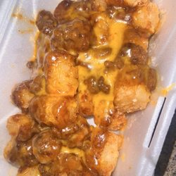 Chili cheese tots